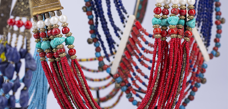 Ожерелье на подставке NECKLACE RED AND BRASS Ожерелье на подставке NECKLACE RED AND BRASS - Loft-Concept в Саратове