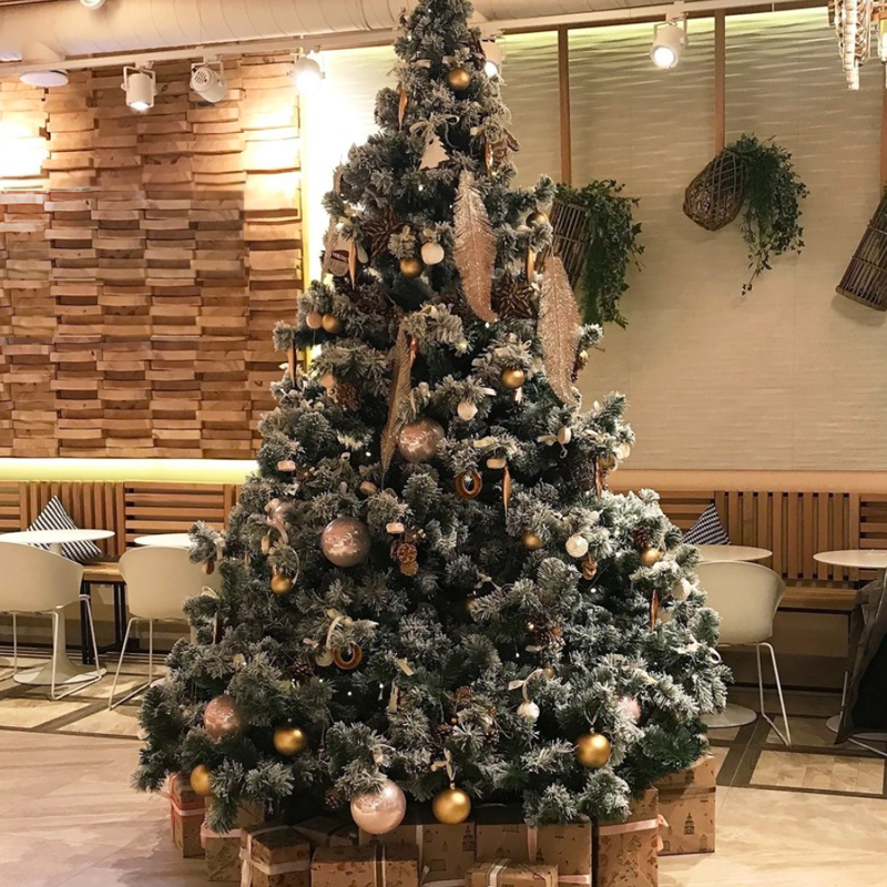 Дизайнерская  Елка с Золотым новогодним декором Christmas Tree Golden Feathers Золотой Зеленый в Саратове | Loft Concept 