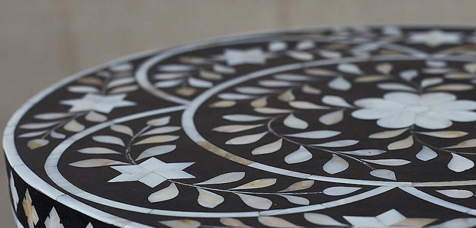 Приставной столик Inlaid Bone Flowers Приставной столик Inlaid Bone Flowers - Loft-Concept в Саратове