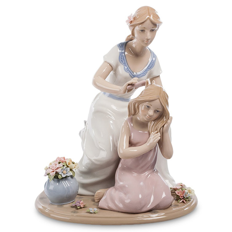 Статуэтка фарфоровая Мама с дочерью Charming Statuette Белый Розовый Серо-голубой Бежевый в Саратове | Loft Concept 