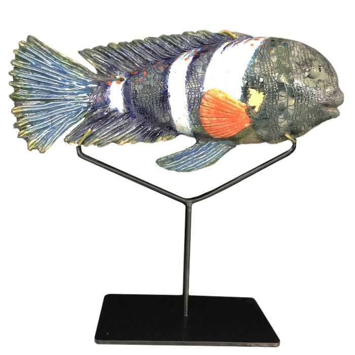 Статуэтка на подставке Orange Spot Fish Серый Черный Белый Статуэтка на подставке Orange Spot Fish Серый Черный Белый в Саратове | Loft Concept
