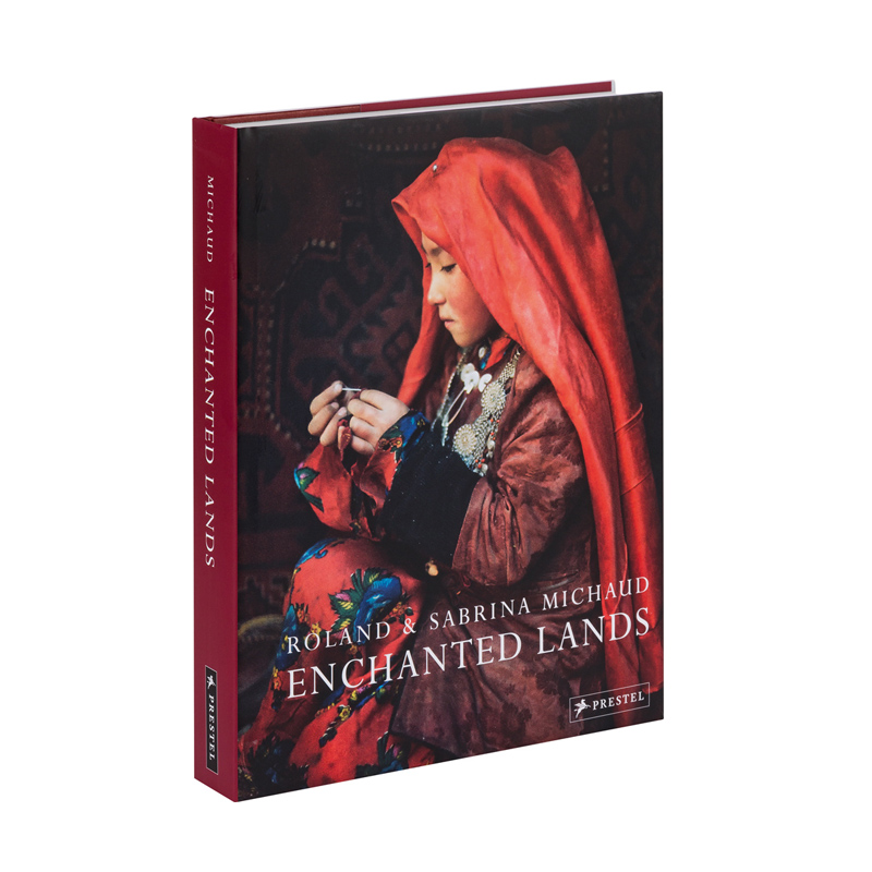 Книга ROLAND & SABRINA MICHAUD: ENCHANTED LANDS  в Саратове | Loft Concept 