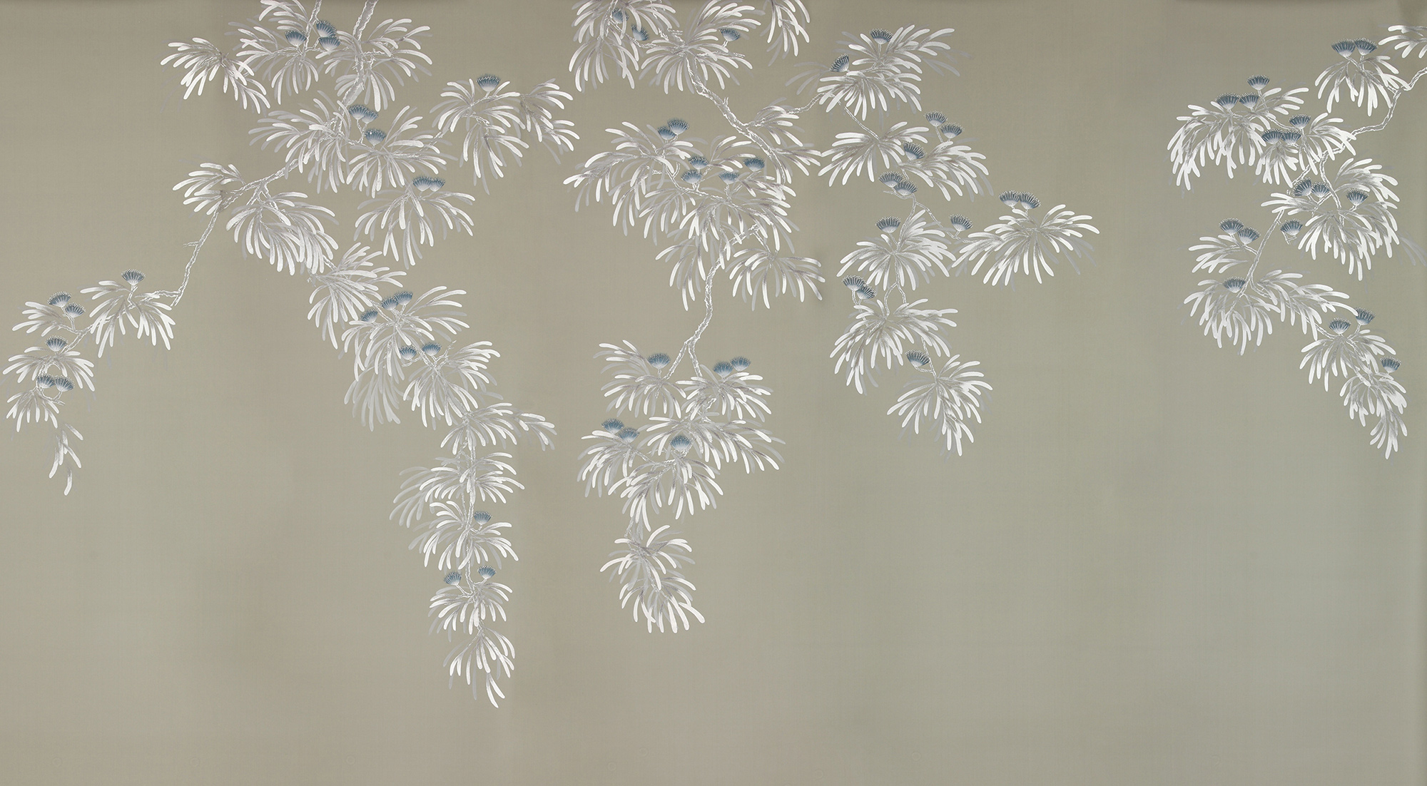 Обои ручная роспись Silk Tree Special Colourway on Pale Grey dyed silk Обои ручная роспись Silk Tree Special Colourway on Pale Grey dyed silk - постер Loft-Concept в Саратове