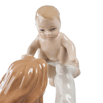 Статуэтка фарфоровая Девушка с ребенком Charming Statuette варинант исполнения - 1 | Loft Concept в Саратове