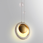 Подвесной светильник с бежевым текстурным кольцом и латунным шаром в центре Tactile  варинант исполнения - 7 | Loft Concept в Саратове