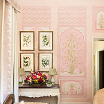 Обои ручная роспись Jharokha Arches Original colourway on pink painted Xuan paper варинант исполнения - 1 | Loft Concept в Саратове