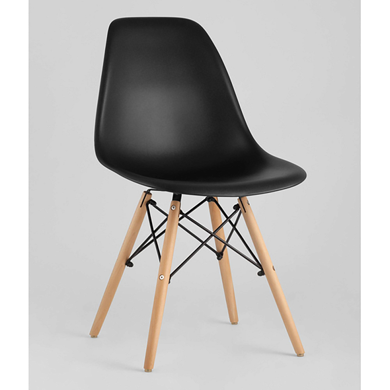 Пластиковый стул на ножках из массива бука Eames Black Черный Древесина в Саратове | Loft Concept 