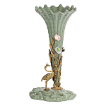 Ваза зеленая фарфоровая с волнистым краем с бронзовой фигуркой журавля Eden Garden  варинант исполнения - 1 | Loft Concept в Саратове