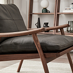 Кресло c каркасом из массива дерева и мягкой кожаной обивкой Walnut Armchair варинант исполнения - 6 | Loft Concept в Саратове