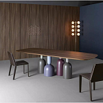 Обеденный стол деревянный с разноцветными фигурными ножками Cop варинант исполнения - 2 | Loft Concept в Саратове