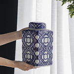 Ваза прямоугольной формы с крышкой и геометрическим узором в сине-белых цветах Blue & White Ornament  варинант исполнения - 8 | Loft Concept в Саратове