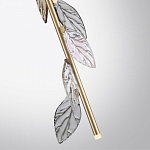 Подвесной светильник с золотистой вертикальной трубкой и декоративными прозрачными листьями из стекла Sylva  варинант исполнения - 8 | Loft Concept в Саратове