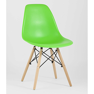 Пластиковый стул на ножках из массива бука Eames Light Green