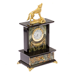 Часы настольные с декором в виде волка из натурального камня Офиокальцит Wolf Stone Clock варинант исполнения - 2 | Loft Concept в Саратове