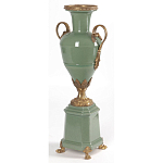 Ваза зеленого цвета из фарфора на высокой подставке с бронзовыми ручками Eden Garden porcelain and bronze варинант исполнения - 2 | Loft Concept в Саратове