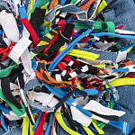 Подушка круглая из джинсовой одежды Heart Round варинант исполнения - 2 | Loft Concept в Саратове