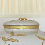 Настольная лампа с фарфоровым основанием бежевого цвета с рисунком и плиссированным абажуром на темной подставке Elstead Lighting варинант исполнения - 8 | Loft Concept в Саратове