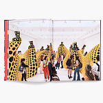Книга по искусству Yayoi Kusama: I Spend Each Day Embracing Flowers варинант исполнения - 4 | Loft Concept в Саратове