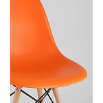 Пластиковый стул на ножках из массива бука Eames Orange варинант исполнения - 2 | Loft Concept в Саратове