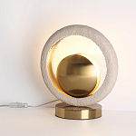 Настольная лампа с бежевым текстурным кольцом и латунным шаром в центре Tactile   варинант исполнения - 4 | Loft Concept в Саратове