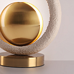 Настольная лампа с бежевым текстурным кольцом и латунным шаром в центре Tactile   варинант исполнения - 7 | Loft Concept в Саратове