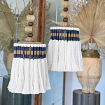 Подвесной светильник с подвесом из деревянных бусин и абажуром из кисточек Аmbiance варинант исполнения - 2 | Loft Concept в Саратове