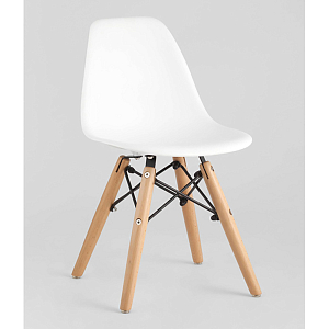 Пластиковый стул на ножках из массива бука Eames Small White