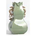 Ваза зеленого цвета из фарфора с бронзовыми ручками в виде драконов и рельефным цветочным декором Eden Garden porcelain and bronze варинант исполнения - 4 | Loft Concept в Саратове