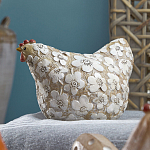 Статуэтка курица с резными белыми цветами на бежевой фактурной поверхности Rustic Chicken варинант исполнения - 3 | Loft Concept в Саратове