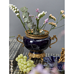 Ваза темно-синяя фарфоровая на бронзовой подставке с ажурным ободком и изогнутыми ручками Eden Garden варинант исполнения - 4 | Loft Concept в Саратове