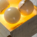 Настольная лампа с основанием из 24 выточенных сферических камней Through Stone варинант исполнения - 5 | Loft Concept в Саратове