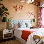 Обои ручная роспись Lilium Special Colourway on yellow painted silk варинант исполнения - 1 | Loft Concept в Саратове