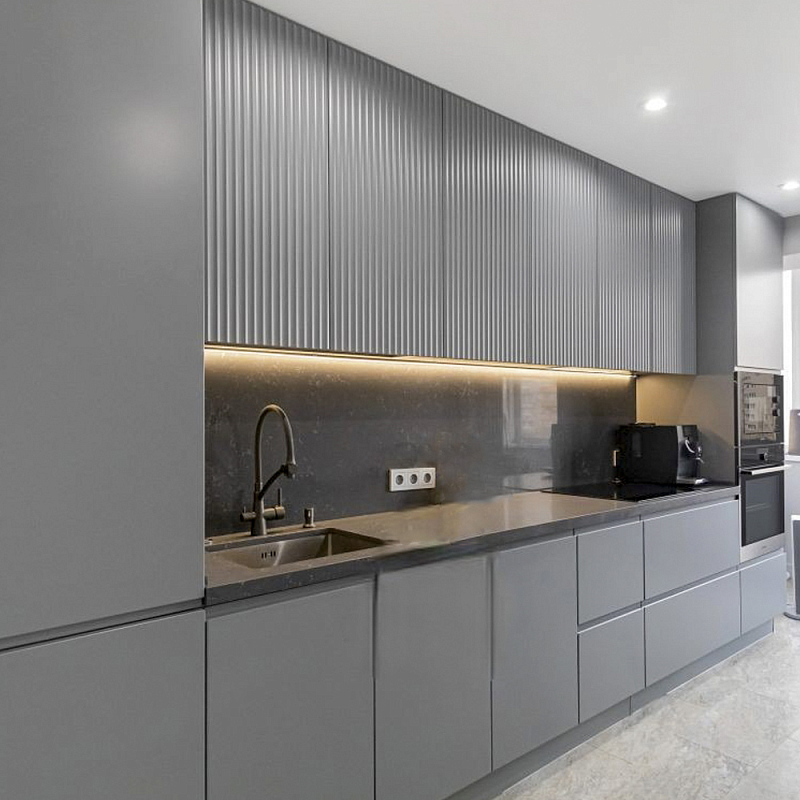 Прямой серый кухонный гарнитур с фрезерованным фасадом Idelle Kitchen Set Серый в Саратове | Loft Concept 