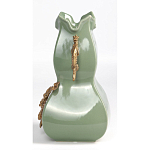 Ваза зеленого цвета из фарфора с бронзовыми ручками в виде драконов и рельефным цветочным декором Eden Garden porcelain and bronze варинант исполнения - 3 | Loft Concept в Саратове