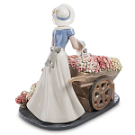 Статуэтка фарфоровая Девушка и маленькая девочка с цветами Charming Statuette варинант исполнения - 3 | Loft Concept в Саратове