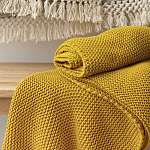 Плед из хлопка жемчужной вязки горчичного цвета Waffle Comfort варинант исполнения - 7 | Loft Concept в Саратове