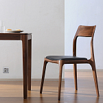 Стул деревянный с мягким сиденьем из черной натуральной кожи Moon Walnut Furniture варинант исполнения - 5 | Loft Concept в Саратове