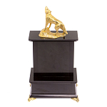 Часы настольные с декором в виде волка из натурального камня Офиокальцит Wolf Stone Clock варинант исполнения - 4 | Loft Concept в Саратове