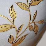 Настольная лампа с фарфоровым основанием бежевого цвета с рисунком и плиссированным абажуром на темной подставке Elstead Lighting варинант исполнения - 9 | Loft Concept в Саратове