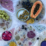 Круглый поднос из эпоксидной смолы с цветами белый Epoxy Resin Flowers Tray White варинант исполнения - 3 | Loft Concept в Саратове