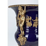 Ваза темно-синего цвета из фарфора с бронзовыми ручками в виде фигур Eden Garden porcelain and bronze варинант исполнения - 6 | Loft Concept в Саратове