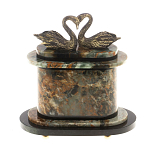 Часы настольные из натурального камня с декором в виде двух лебедей Swans Stone Clock варинант исполнения - 3 | Loft Concept в Саратове