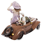 Статуэтка фарфоровая Девушка с автомобилем Charming Statuette варинант исполнения - 2 | Loft Concept в Саратове