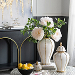 Ваза белая с крышкой и золотистыми вертикальными полосками Chinoiserie Ceramics варинант исполнения - 2 | Loft Concept в Саратове