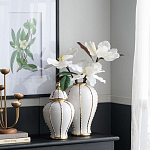 Ваза белая с крышкой и золотистыми вертикальными полосками Chinoiserie Ceramics варинант исполнения - 1 | Loft Concept в Саратове