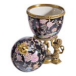 Шкатулка в форме яйца на величественных львах из фарфора с бронзовыми элементами Eden Garden варинант исполнения - 2 | Loft Concept в Саратове