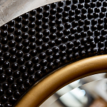 Зеркало в черной фактурной раме с золотым кантом Summon the Light варинант исполнения - 3 | Loft Concept в Саратове