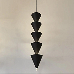 Подвесной светильник светодиодный в виде ряда черных металлических конусов  Herringbone варинант исполнения - 4 | Loft Concept в Саратове