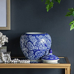 Ваза округлой формы с синей росписью и цветочным узором Blue & White Ornament варинант исполнения - 6 | Loft Concept в Саратове