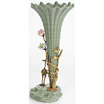 Ваза зеленая фарфоровая с волнистым краем с бронзовой фигуркой журавля Eden Garden  варинант исполнения - 2 | Loft Concept в Саратове